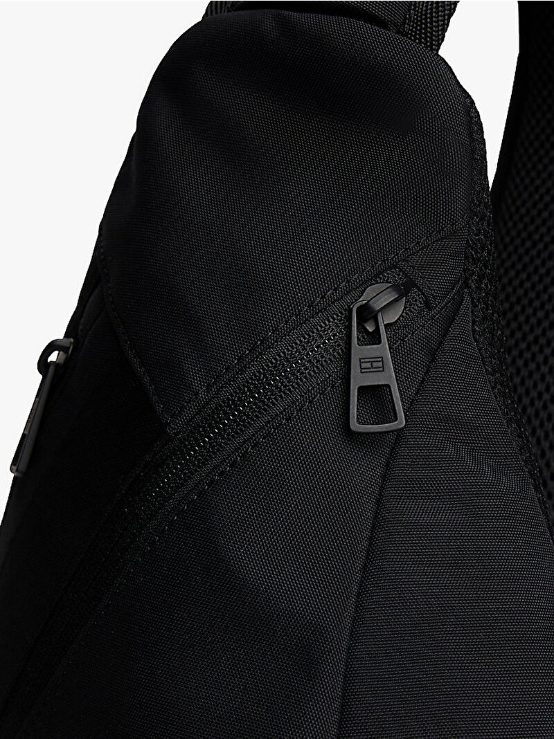 Erkek TH Commuter Sling Çapraz Çanta Siyah AM0AM13613BDS