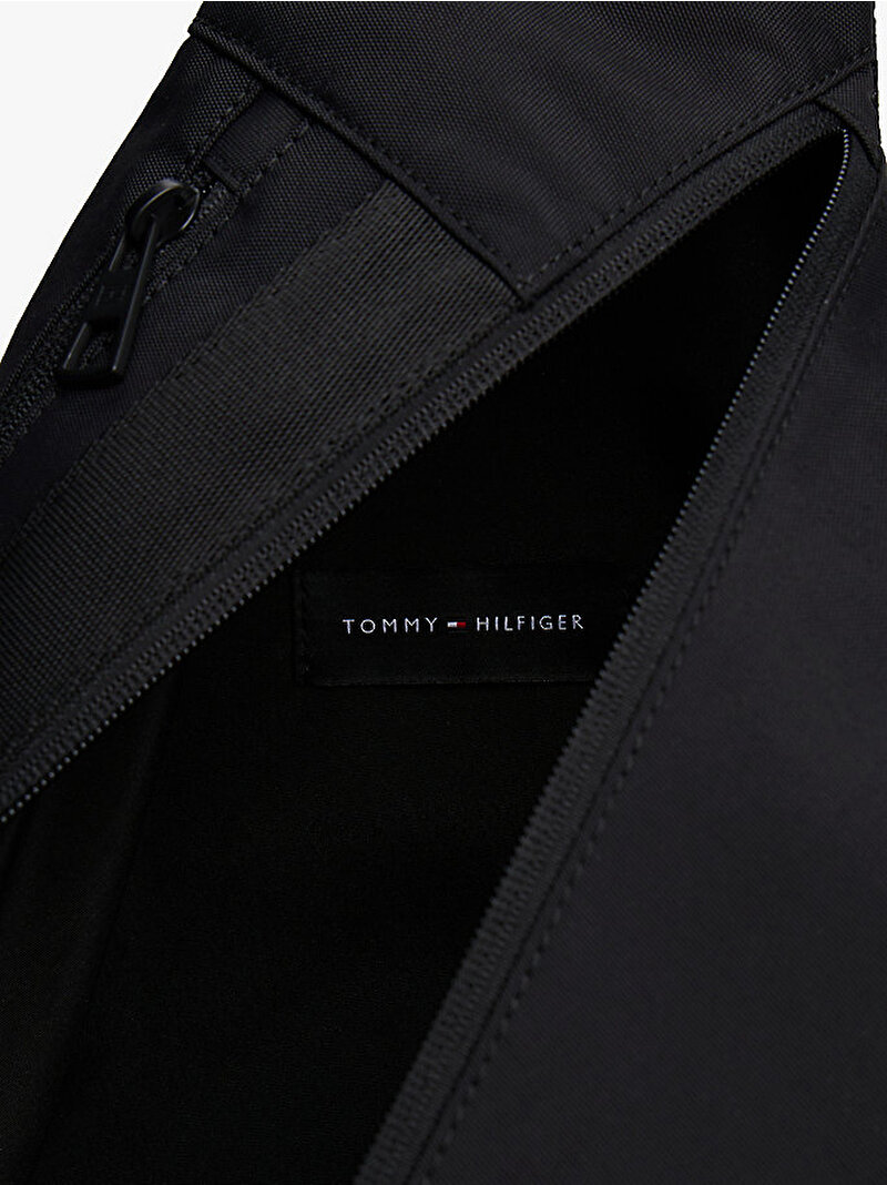 Erkek TH Commuter Sling Çapraz Çanta Siyah AM0AM13613BDS