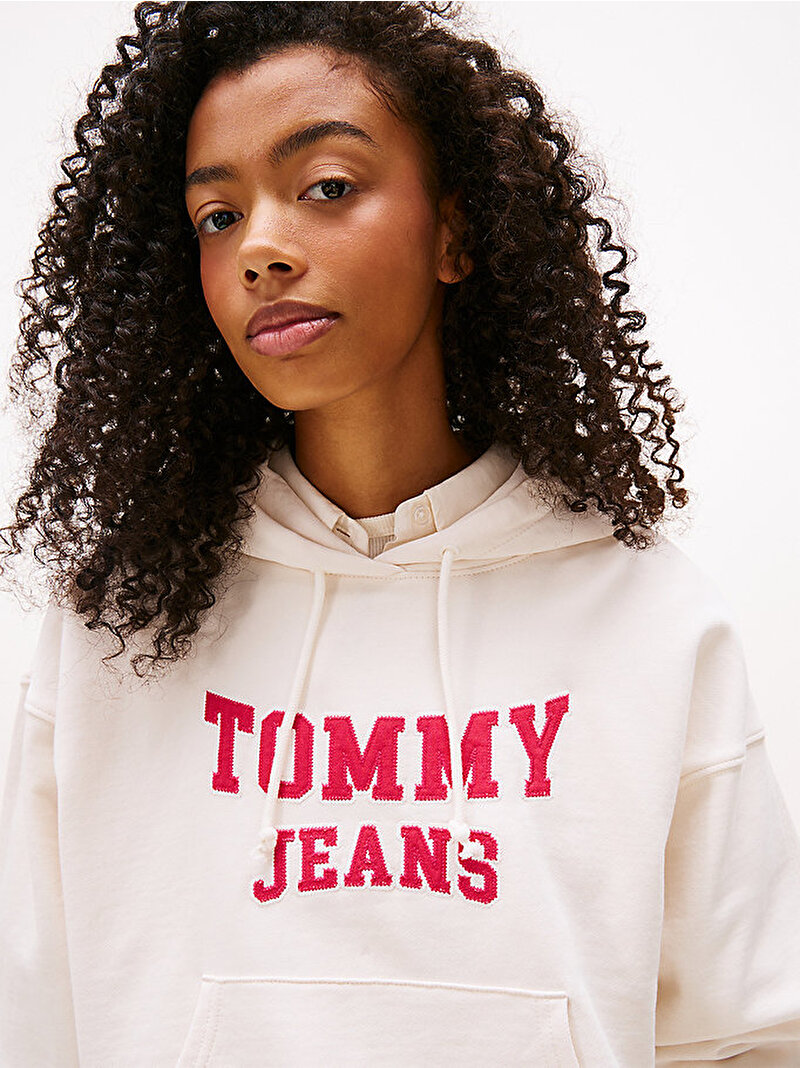 Kadın TJW Boxy Crop Varsity Sweatshirt Beyaz  DW0DW21598YBH