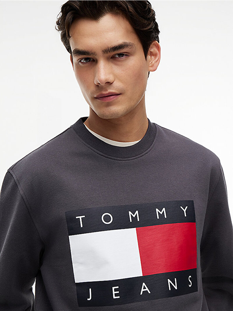 Erkek TJM Regular Big Flag Sweatshirt Siyah DM0DM22643PT2